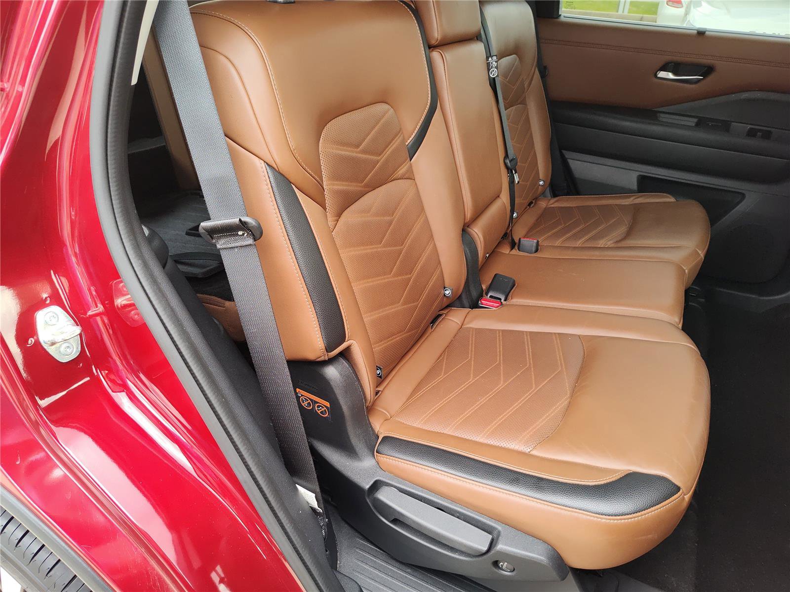 Used 2024 Nissan Pathfinder Platinum w/ Cargo Package image 26