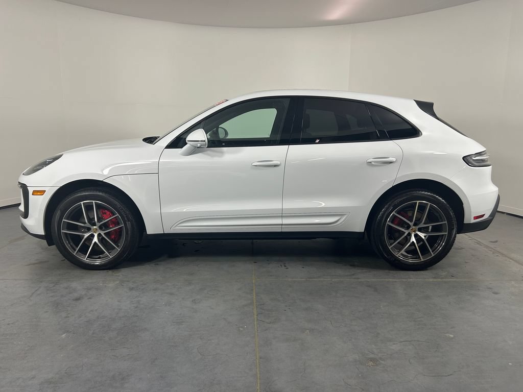 Certified 2025 Porsche Macan S AWD/4WD image 2