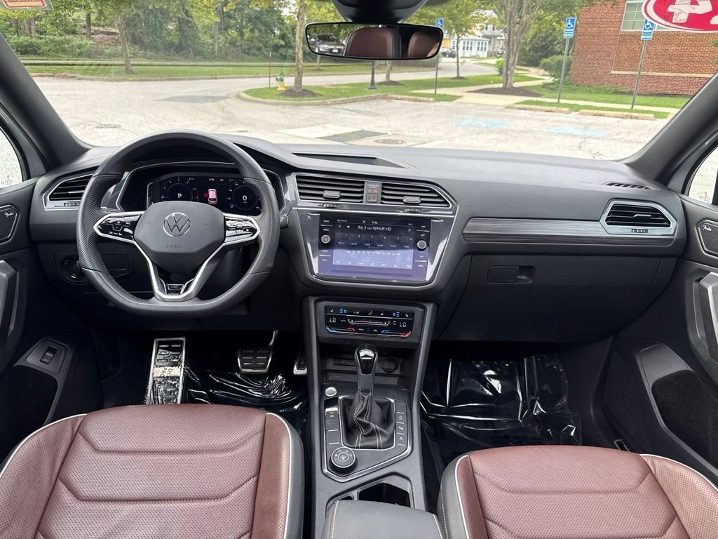 Used 2024 Volkswagen Tiguan SEL R-Line AWD/4WD image 27