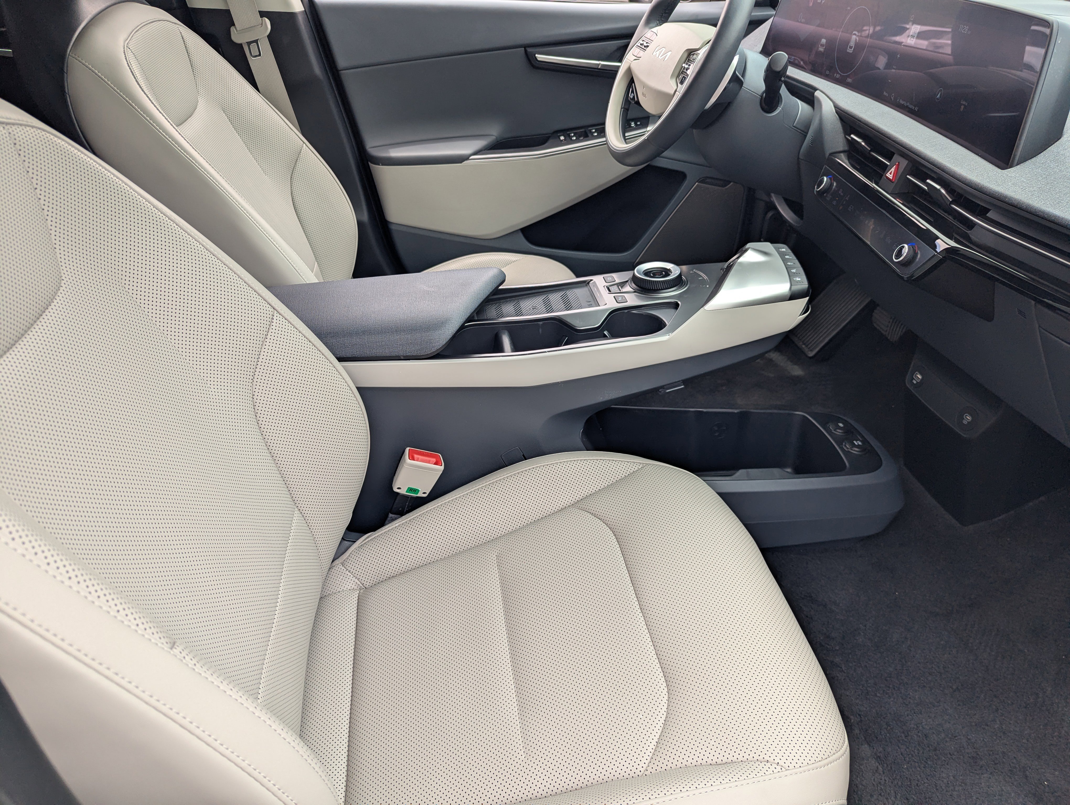 Certified 2023 Kia EV6 Wind w/ Wind Technology Package AWD/4WD image 9