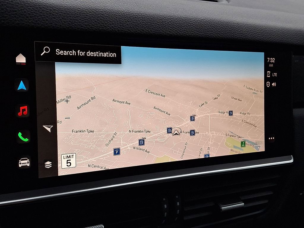 Used 2023 Porsche Cayenne w/ Premium Package image 14