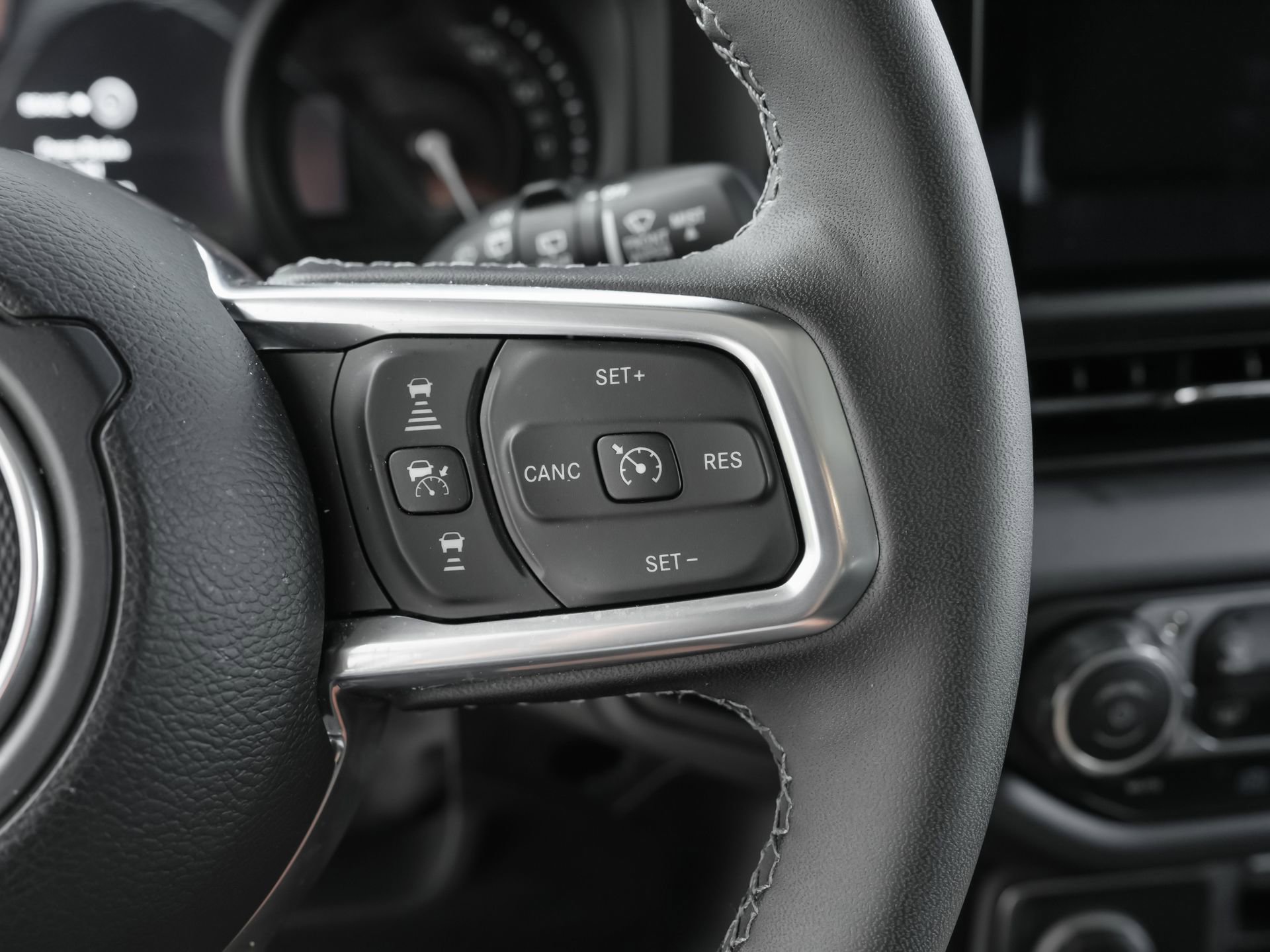 Used 2025 Jeep Wrangler Unlimited Sahara AWD/4WD image 19