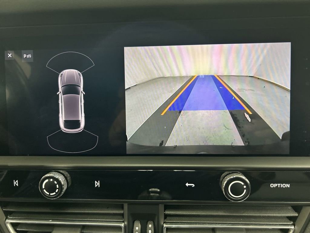 Certified 2023 Porsche Macan Turbo AWD/4WD image 15