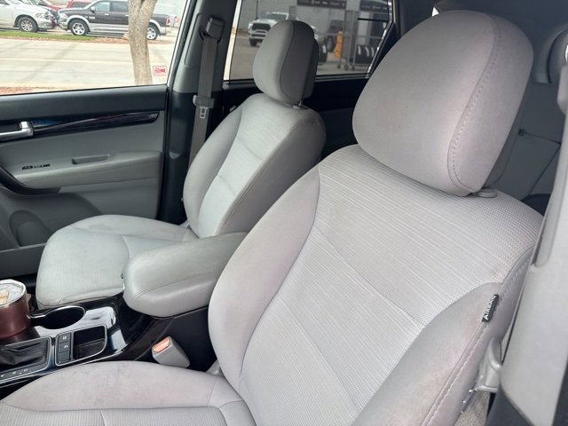 Used 2014 Kia Sorento LX image 3