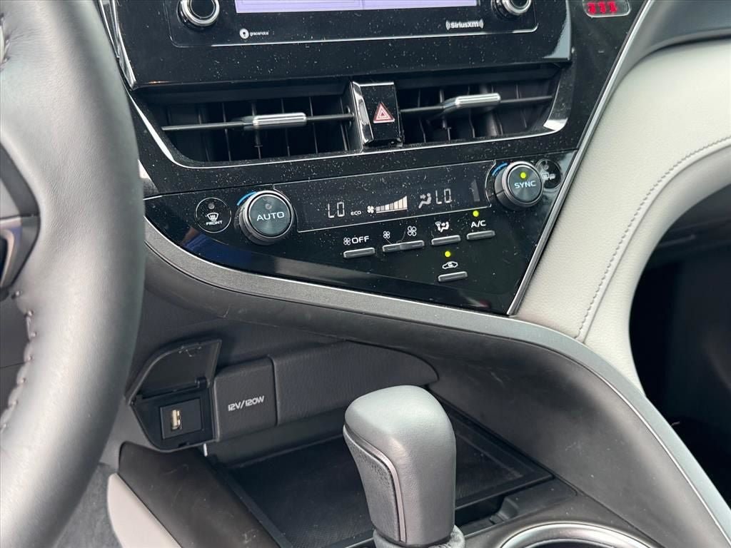 Used 2024 Toyota Camry SE w/ Cold Weather Package FWD image 27