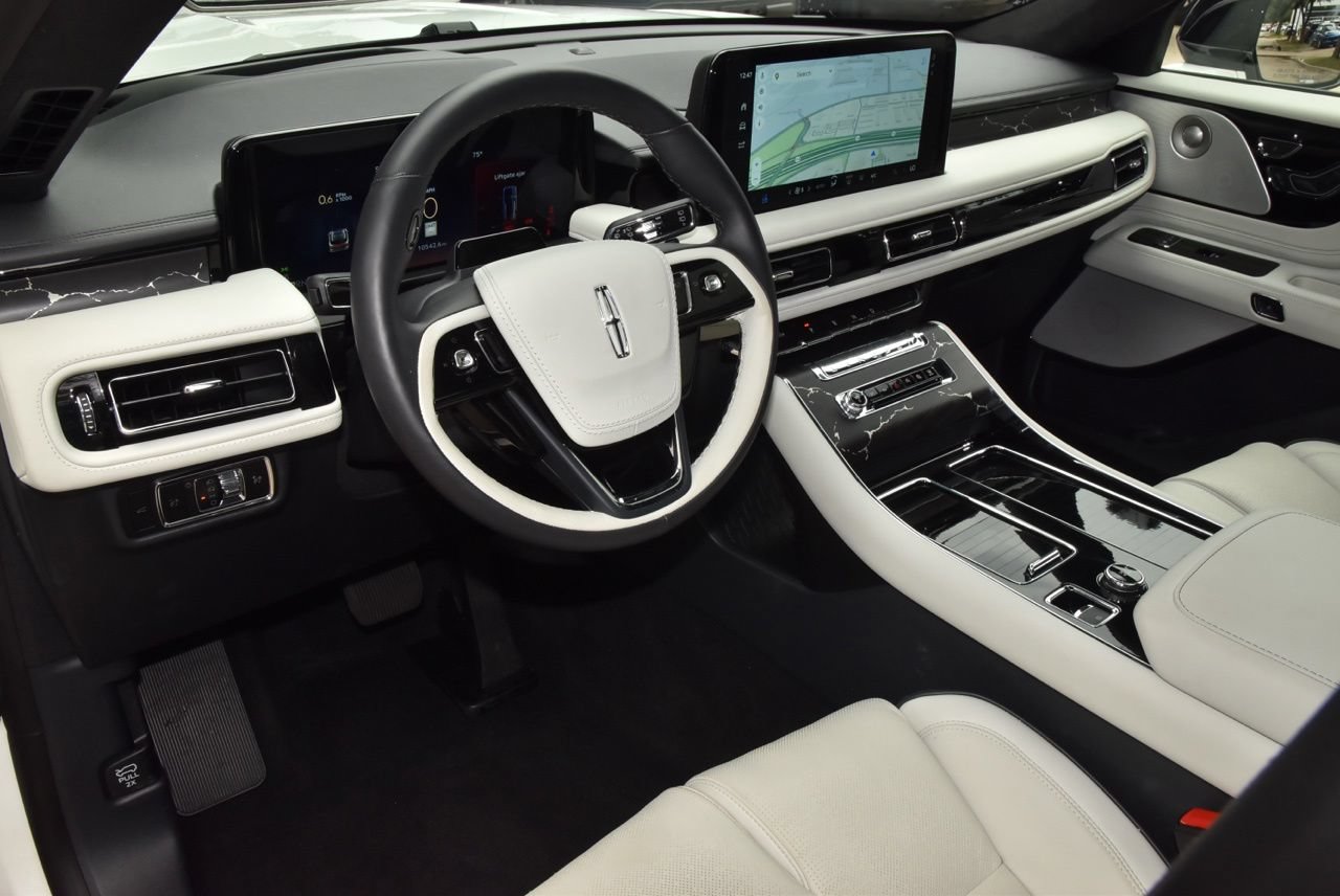 Used 2025 Lincoln Aviator Black Label AWD/4WD image 36