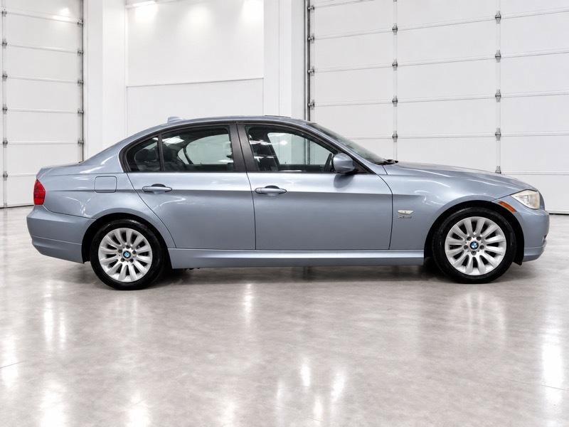 Used 2009 BMW 328i xDrive Sedan AWD/4WD image 3