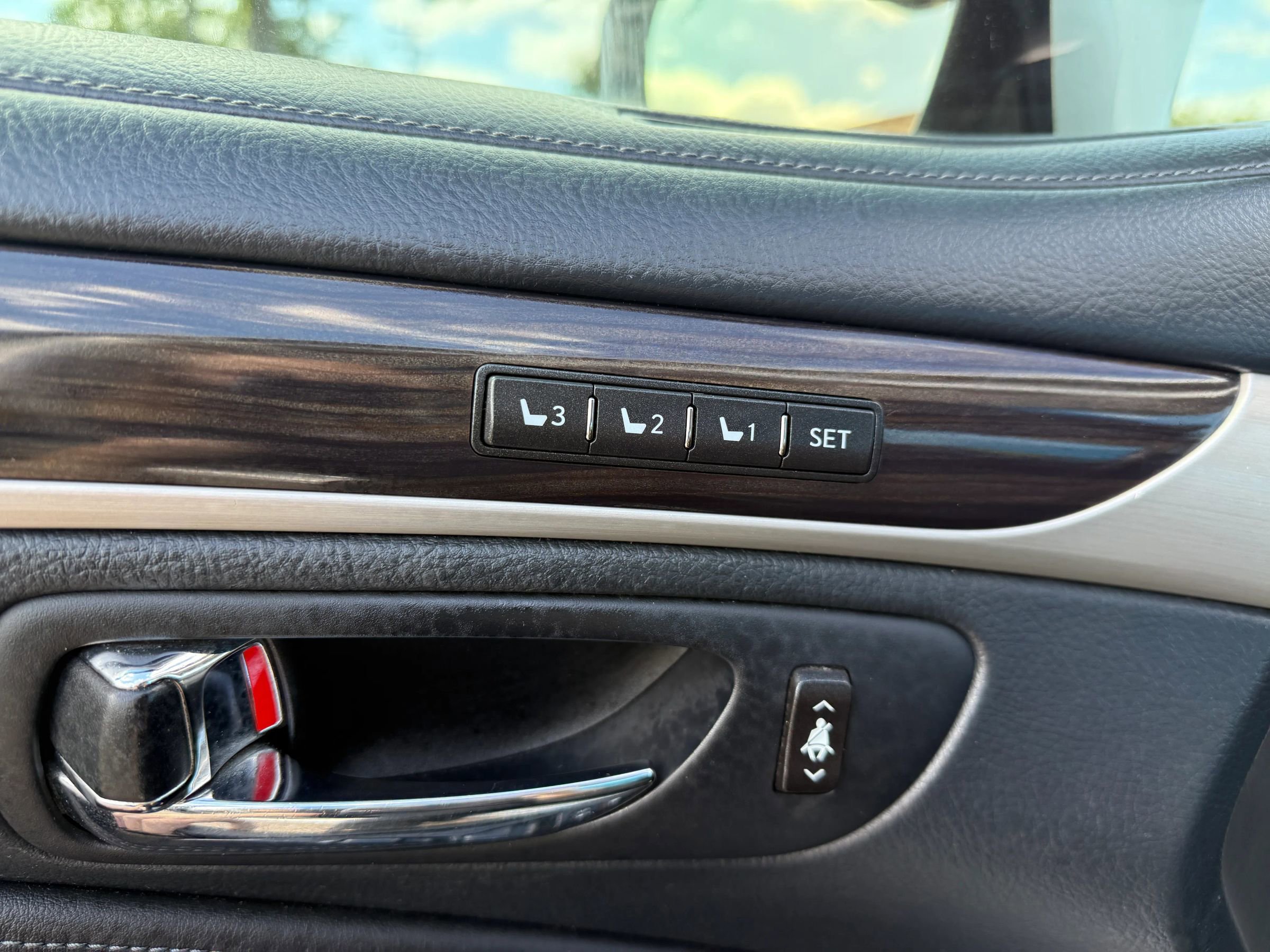 Used 2014 Lexus LS 460 w/ Comfort Package RWD image 23
