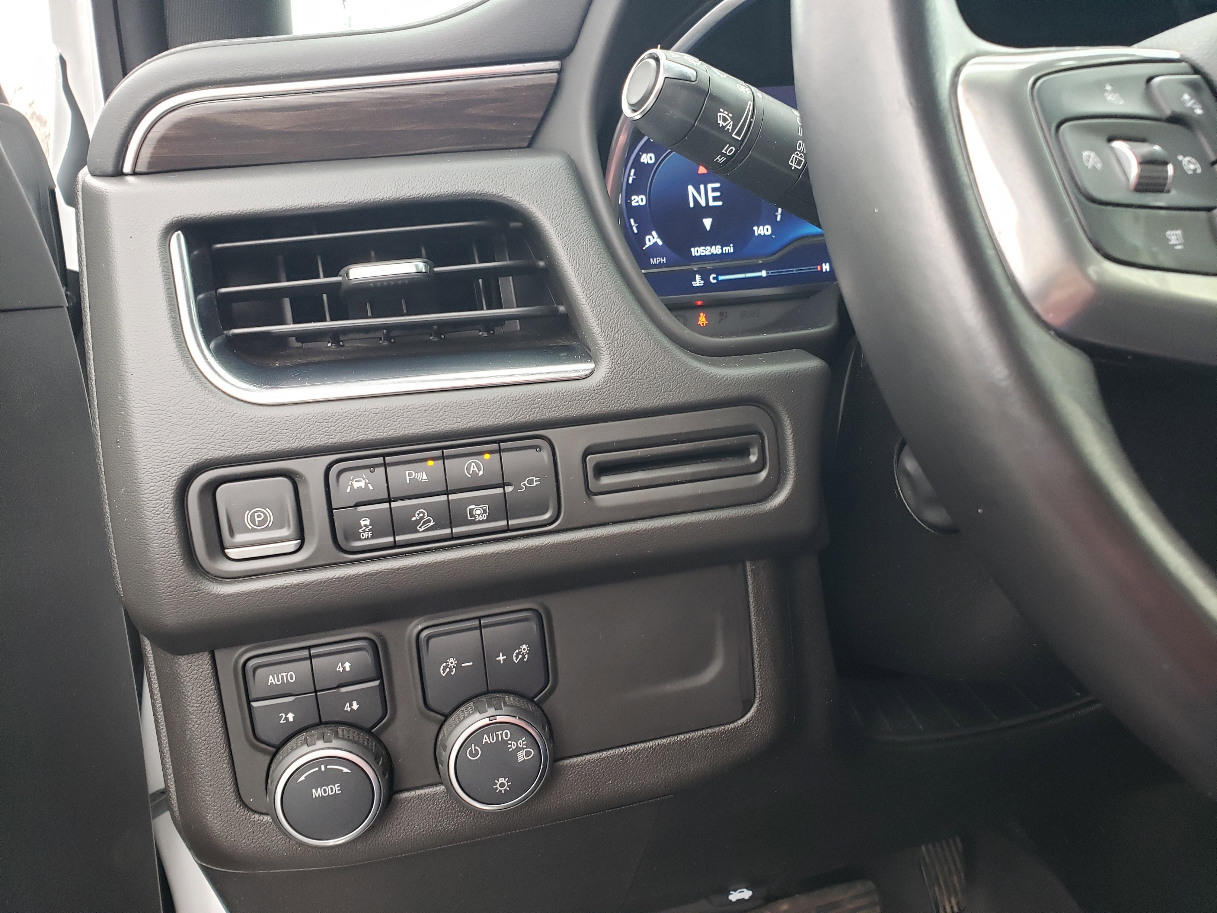 Used 2022 Chevrolet Suburban Z71 w/ Luxury Package image 15