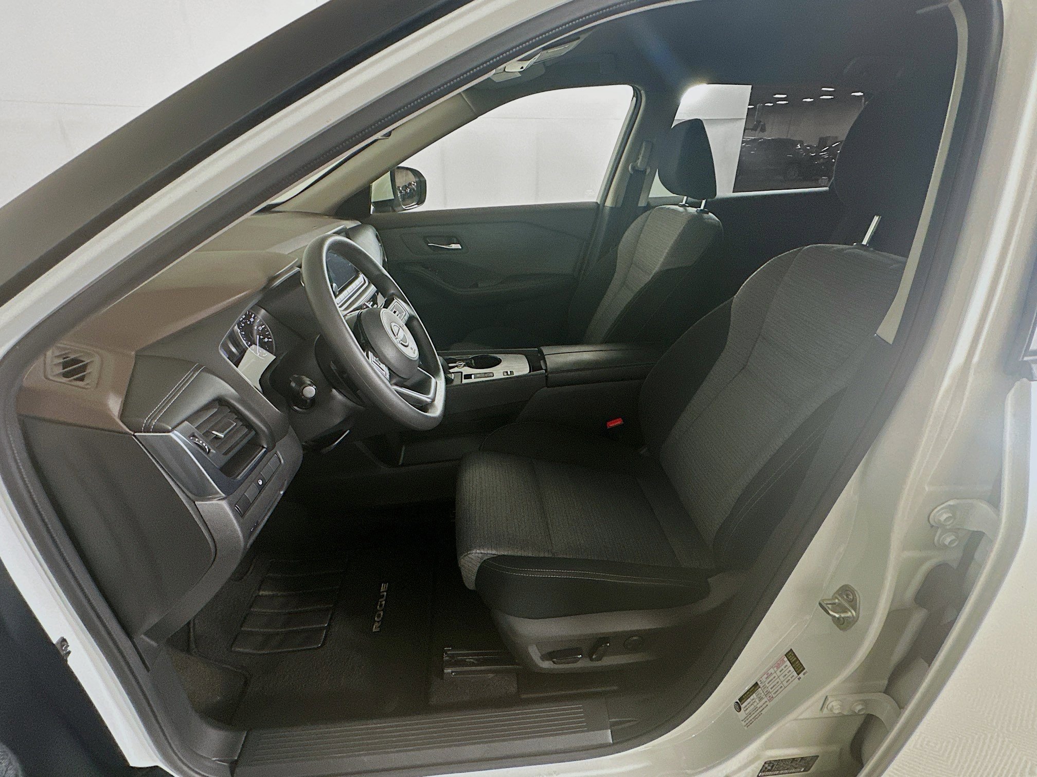 Used 2023 Nissan Rogue SV FWD image 13