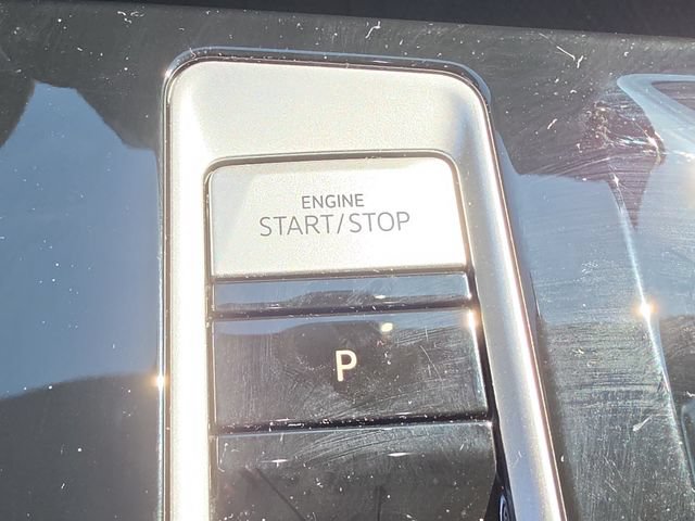 Used 2025 Volkswagen Atlas SE w/ Panoramic Sunroof Package FWD image 32