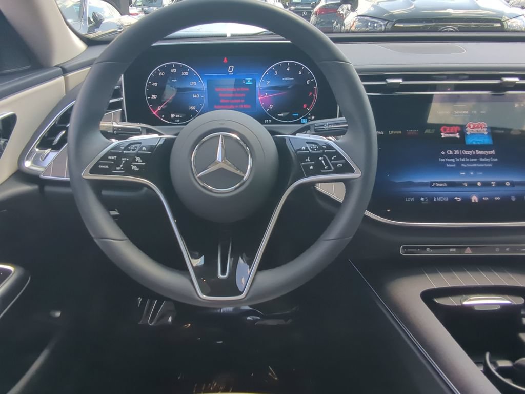 Used 2025 Mercedes-Benz E 350 4MATIC Sedan image 3