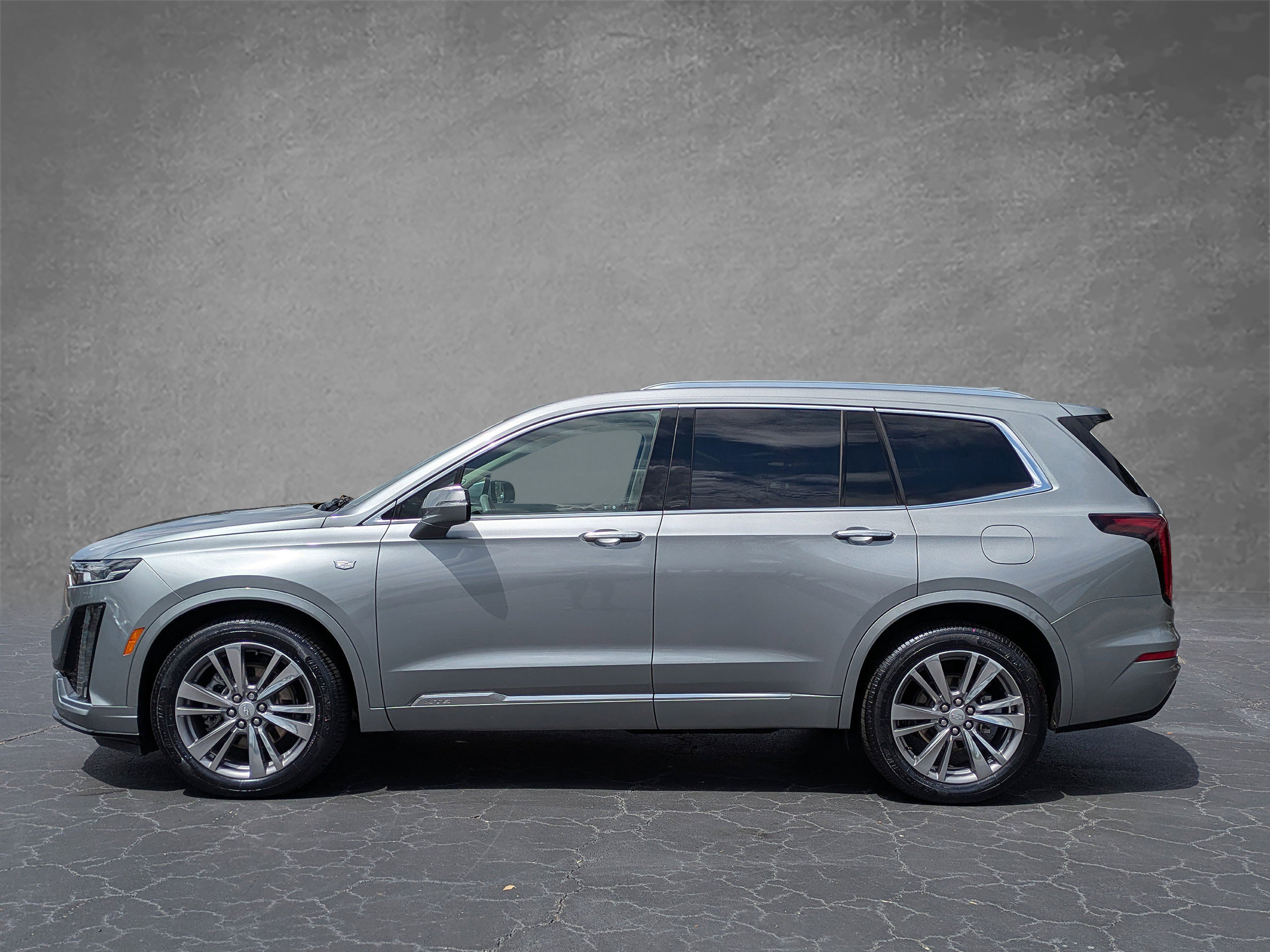 Certified 2024 Cadillac XT6 Premium Luxury FWD image 3