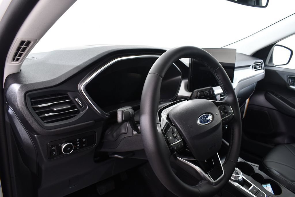 New 2025 Ford Escape SE w/ PHEV Premium Package FWD image 11