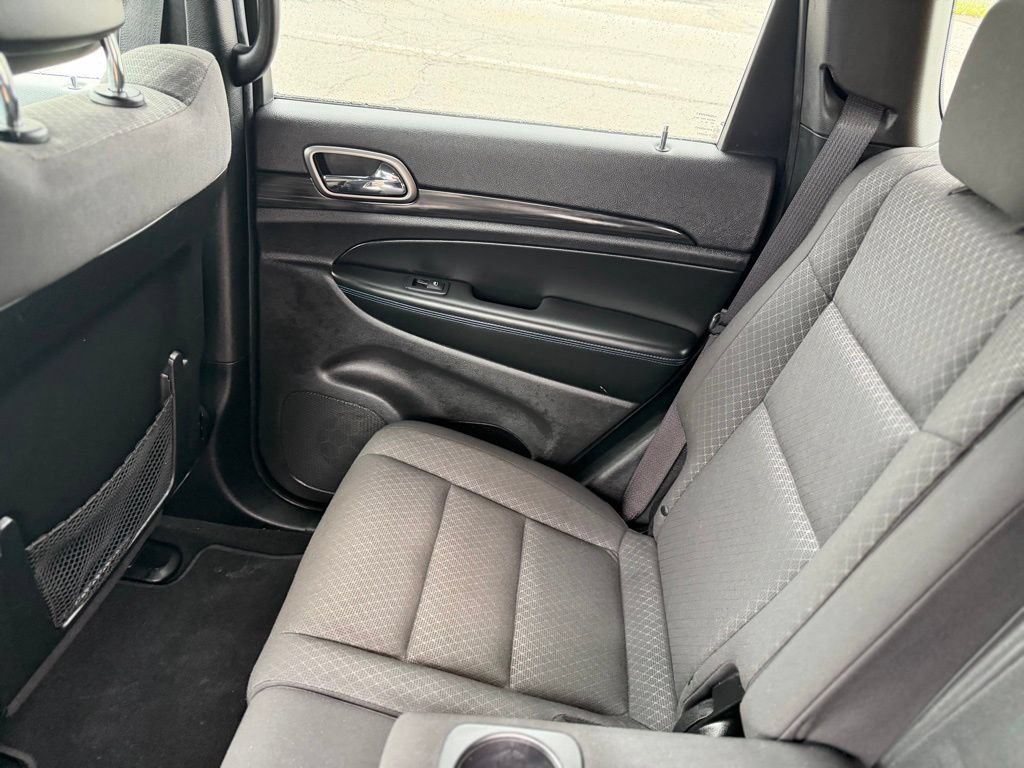 Used 2019 Jeep Grand Cherokee Laredo AWD/4WD image 14