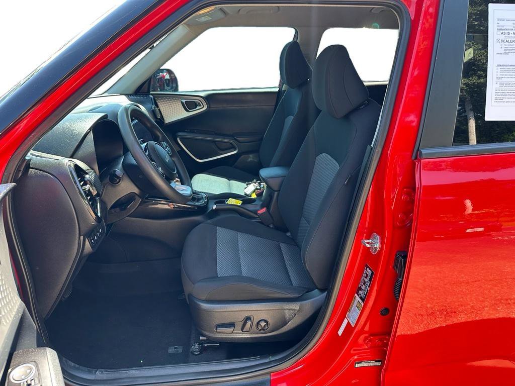 Used 2023 Kia Soul S FWD image 8