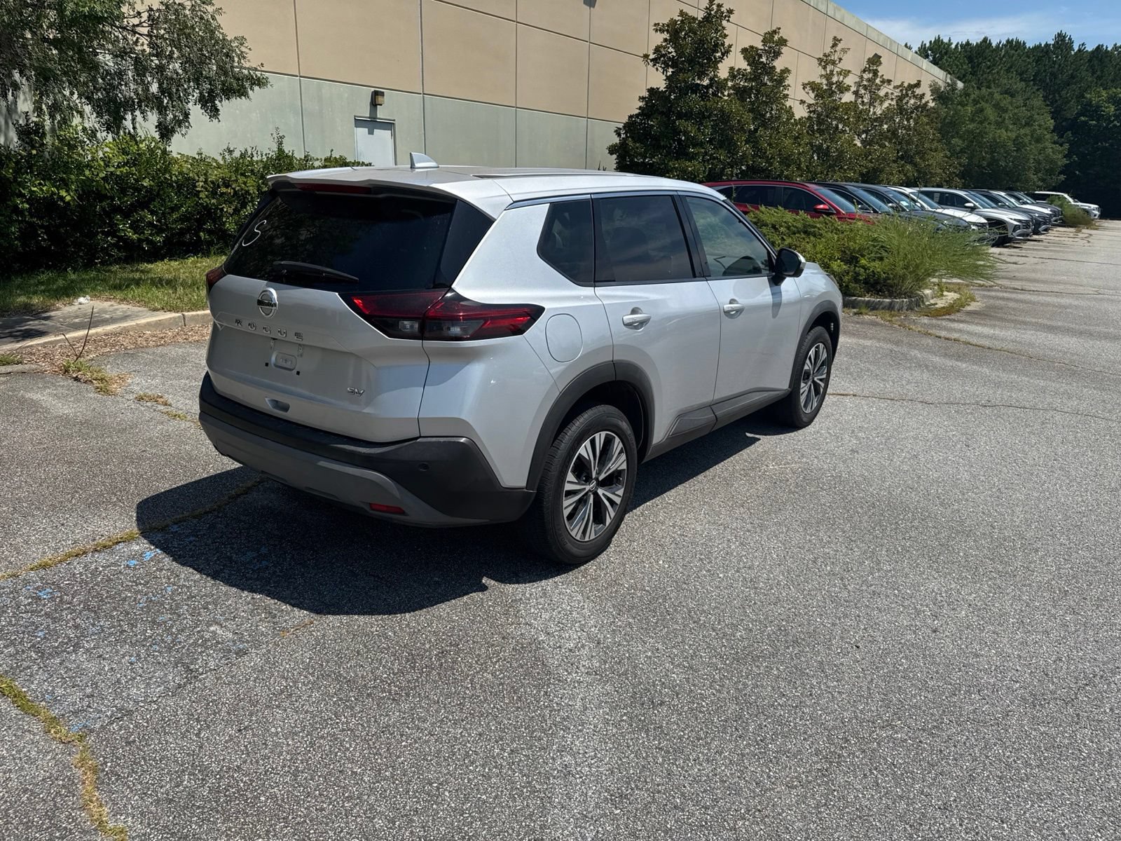 Used 2021 Nissan Rogue SV FWD image 4