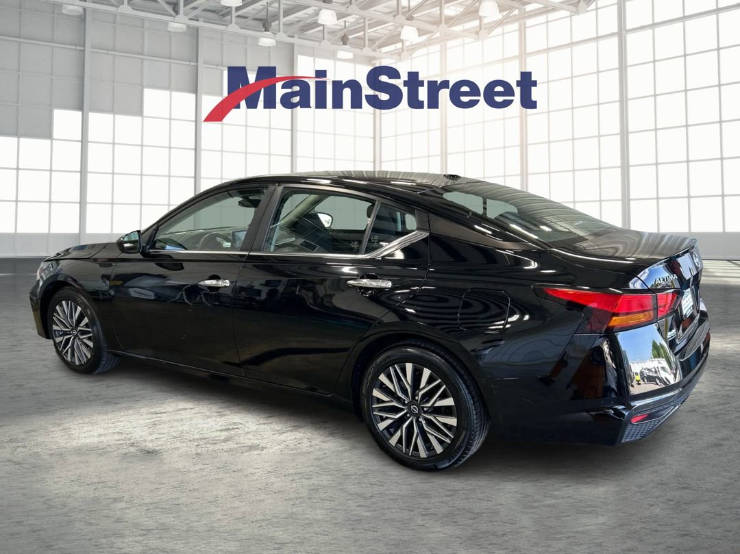 Used 2024 Nissan Altima 2.5 SV FWD image 3