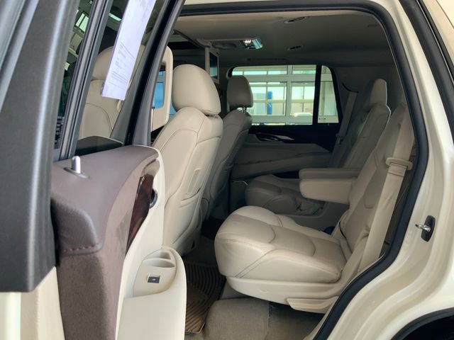 Used 2015 Cadillac Escalade Luxury image 20