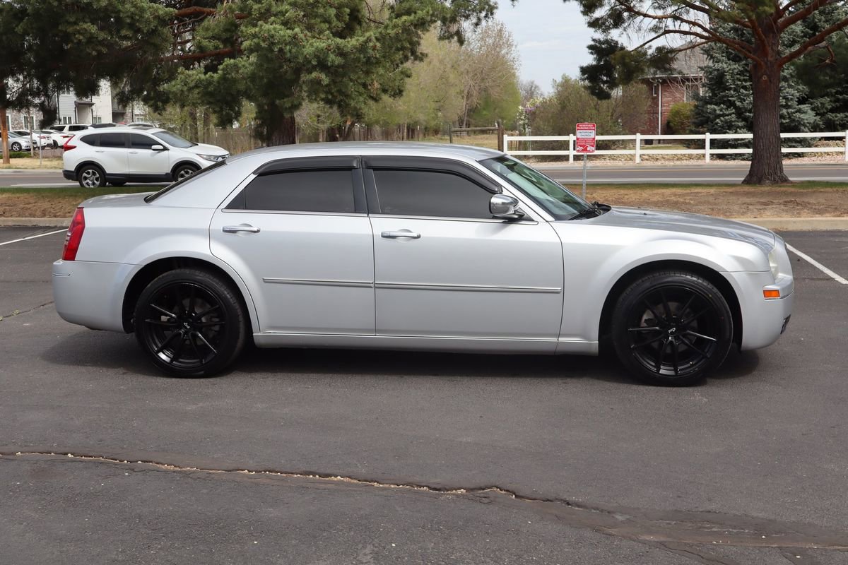 Used 2010 Chrysler 300 Touring image 3