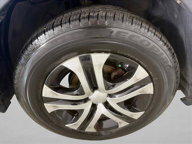 Used 2018 Toyota RAV4 LE AWD/4WD image 12