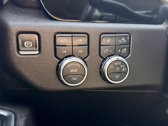 Used 2025 GMC Sierra 3500 SLT w/ SLT Convenience Package image 18