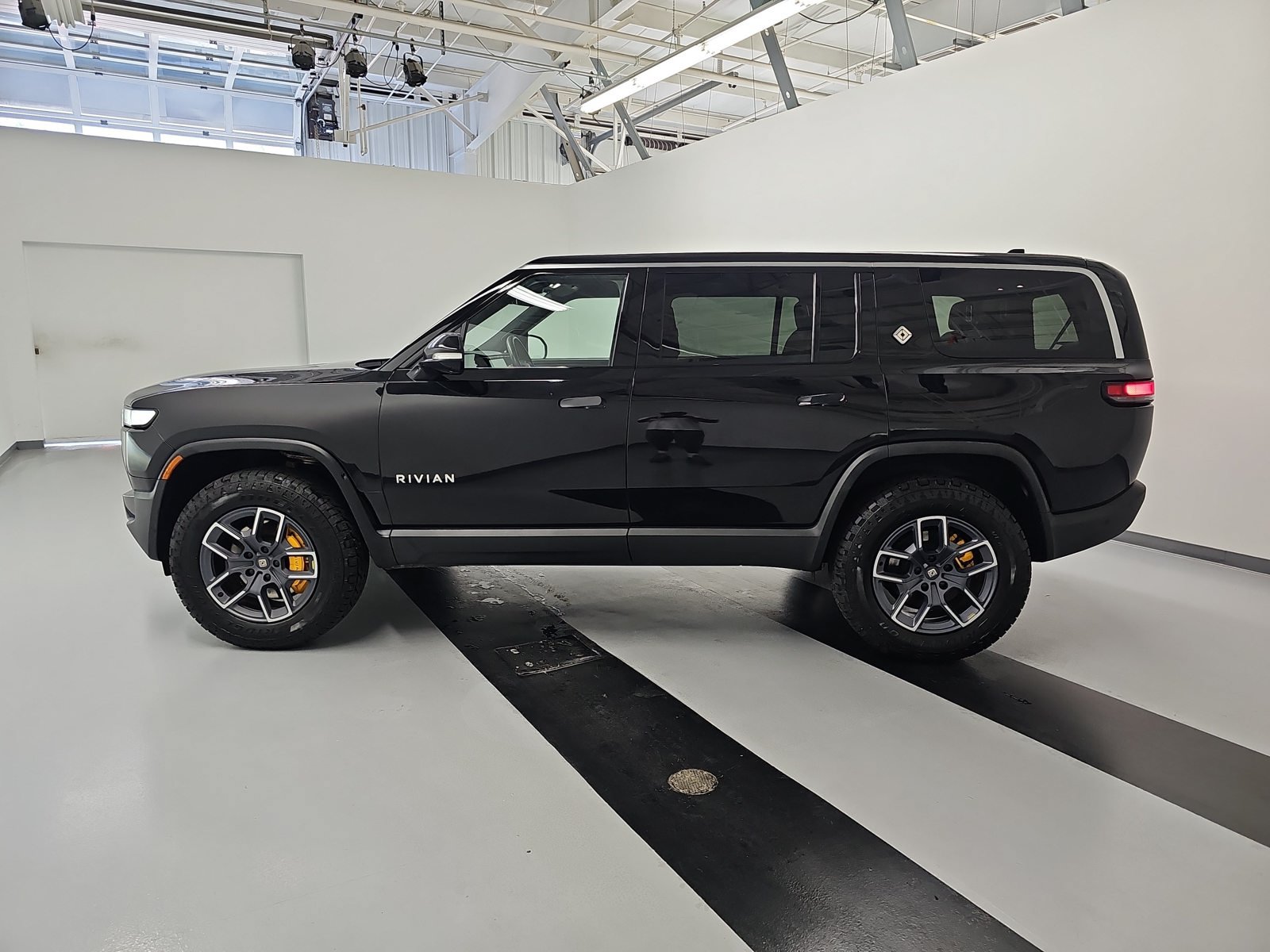 Used 2023 Rivian R1S Adventure Quad AWD/4WD image 2