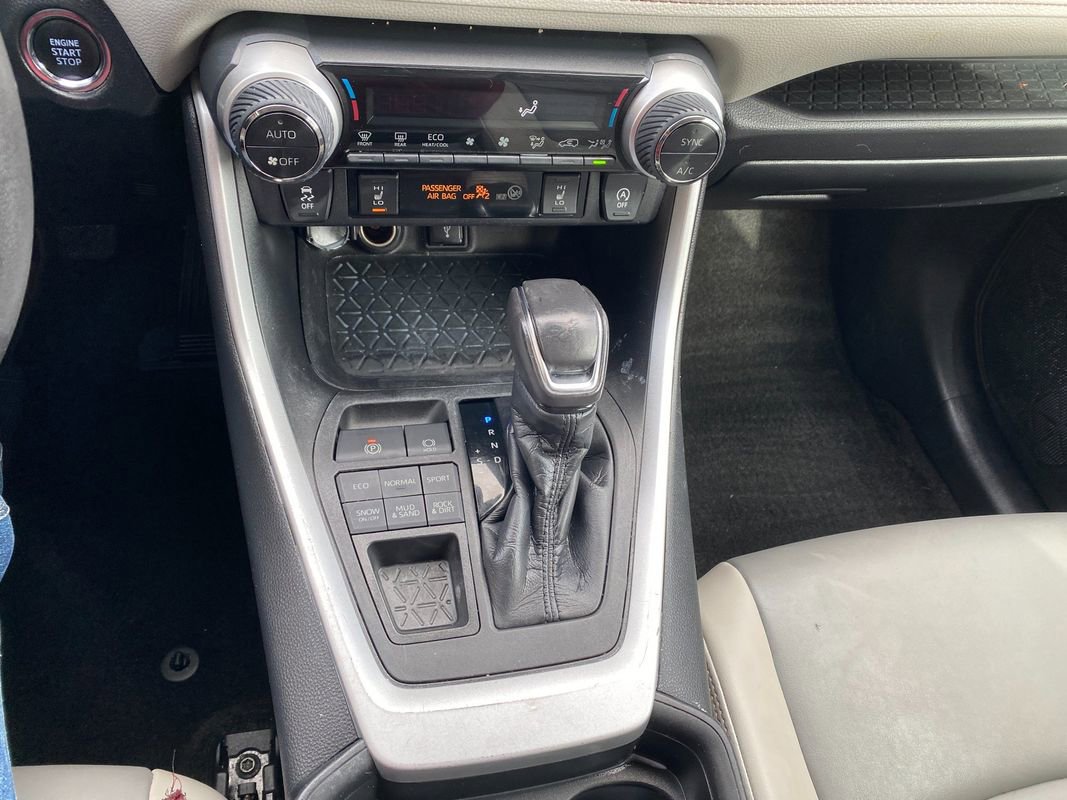 Used 2021 Toyota RAV4 XLE Premium image 18