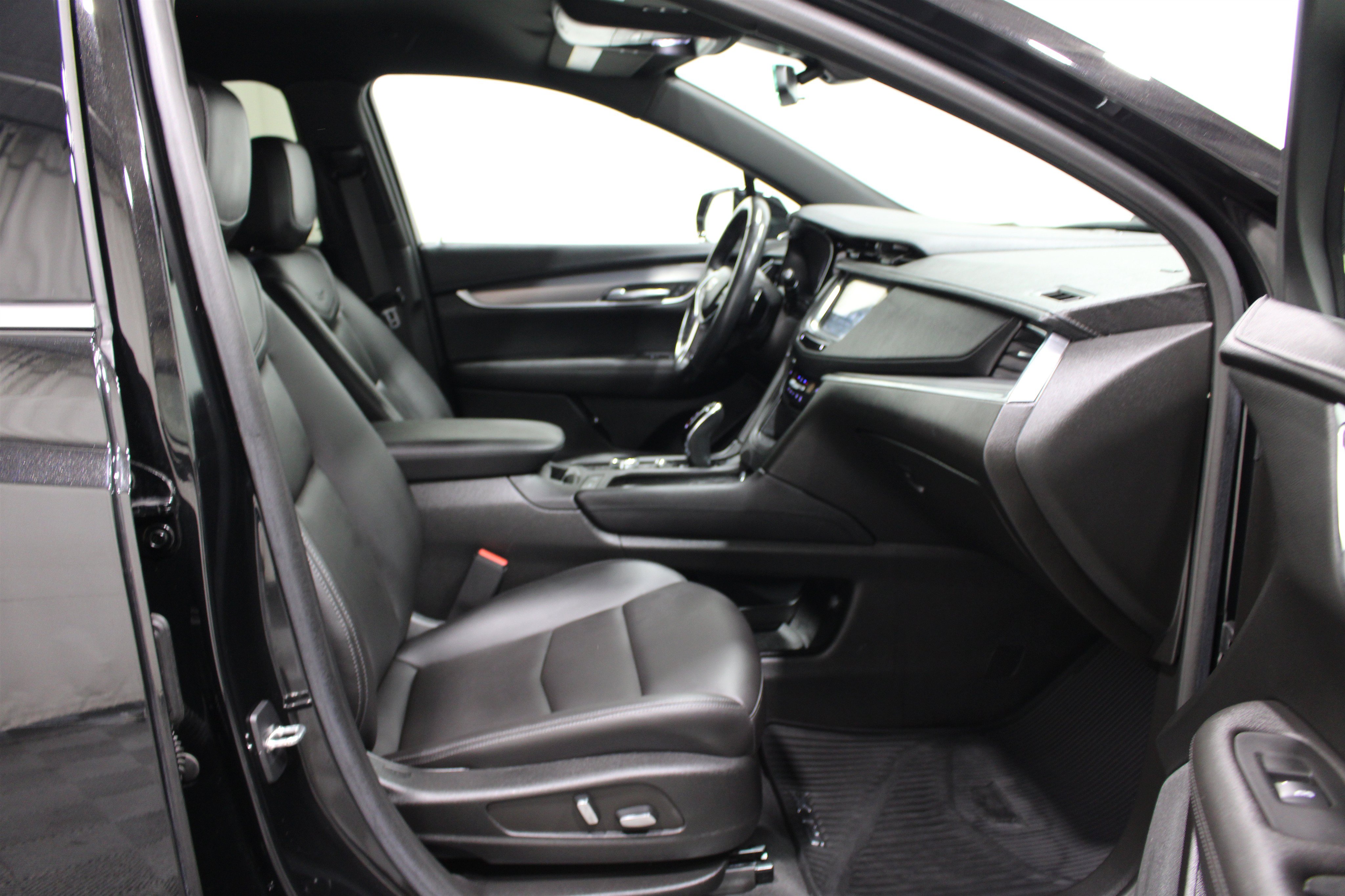 Certified 2023 Cadillac XT5 Luxury AWD/4WD image 28