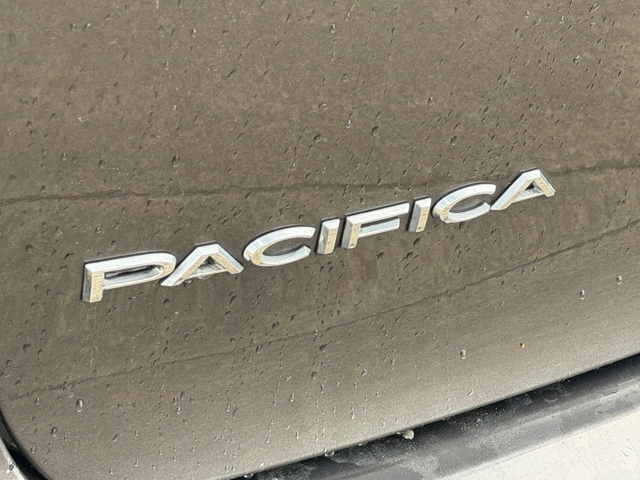 Used 2023 Chrysler Pacifica Limited FWD image 8