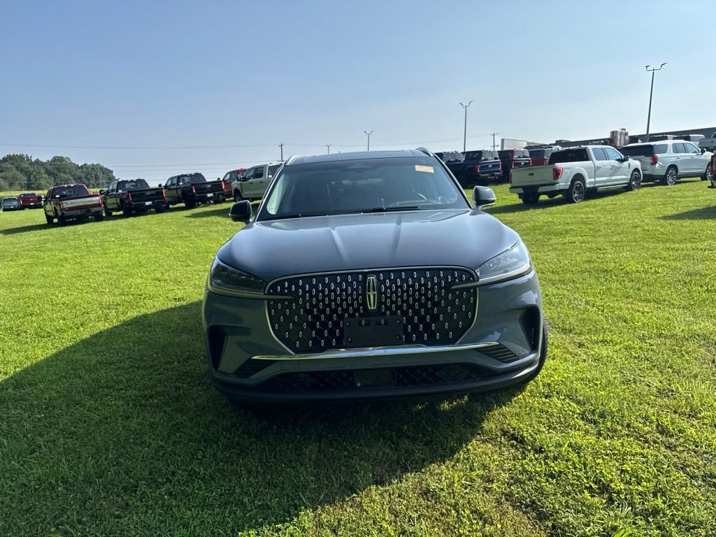Used 2025 Lincoln Aviator Reserve AWD/4WD image 2
