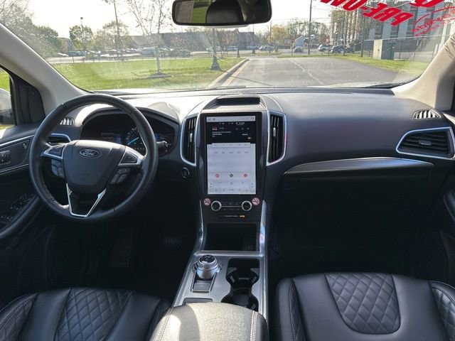 Used 2024 Ford Edge Titanium image 3