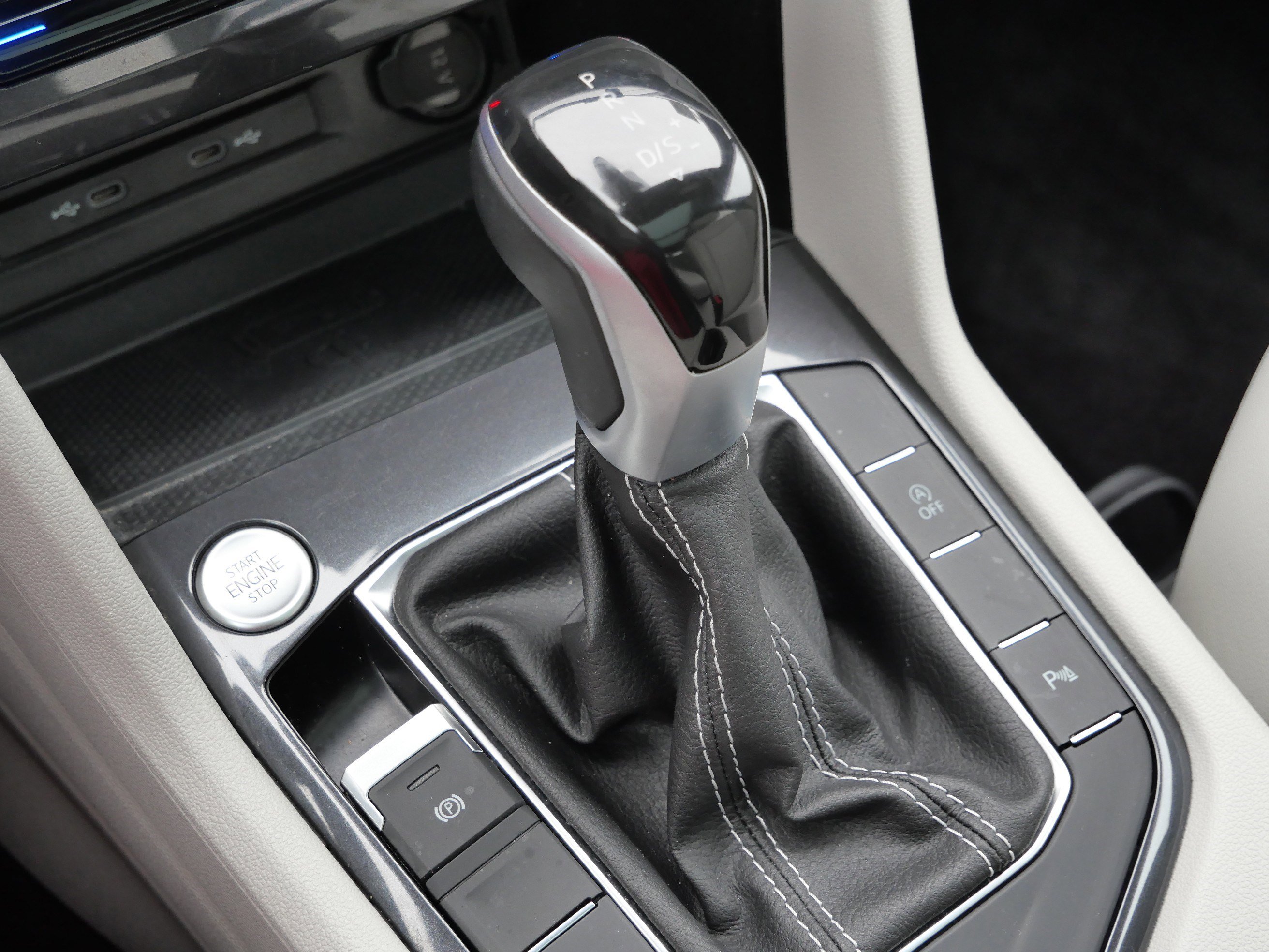 Certified 2023 Volkswagen Tiguan SE R-Line image 25