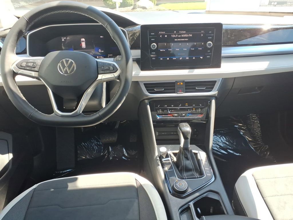 New 2026 Volkswagen Taos SE AWD/4WD image 9