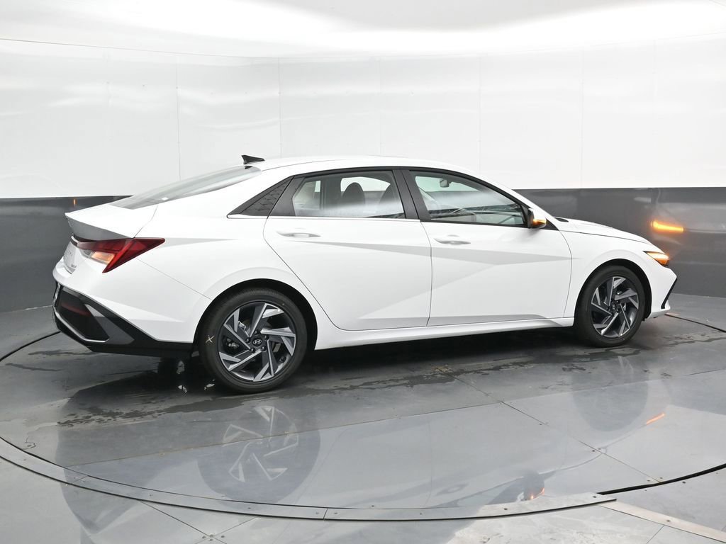 New 2025 Hyundai Elantra Limited image 3
