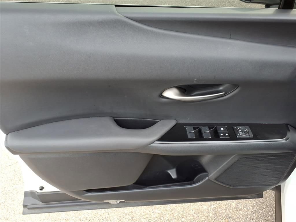 Used 2022 Lexus UX 200 w/ Premium Package image 15