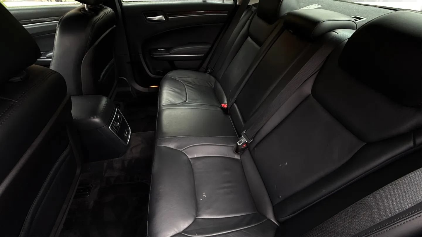 Used 2015 Chrysler 300 Limited RWD image 16