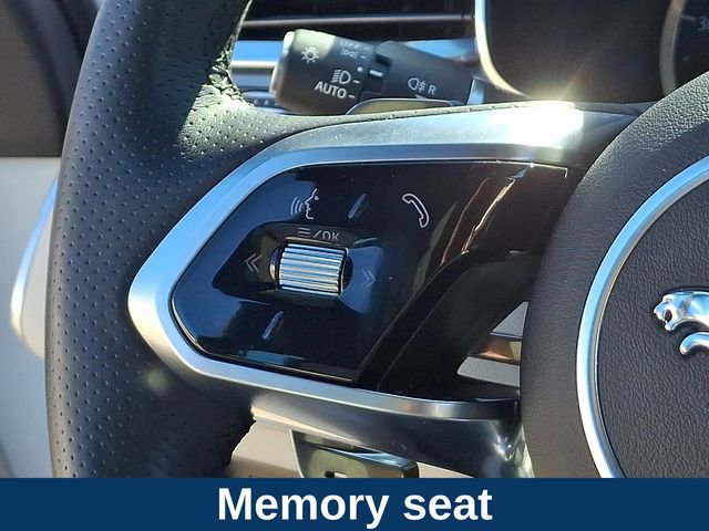Used 2023 Jaguar XF R-Dynamic SE AWD/4WD image 7