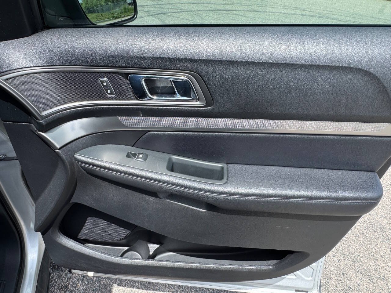 Used 2018 Ford Explorer XLT w/ Equipment Group 201A FWD image 14