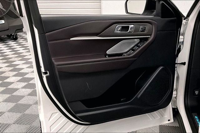 Used 2025 Ford Explorer Platinum image 19