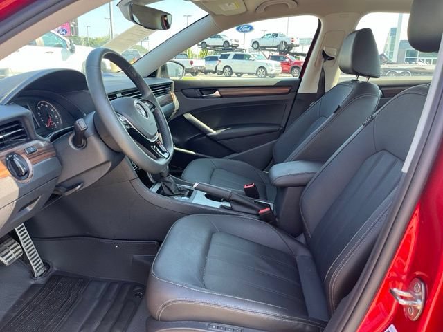 Used 2022 Volkswagen Passat 2.0T FWD image 5