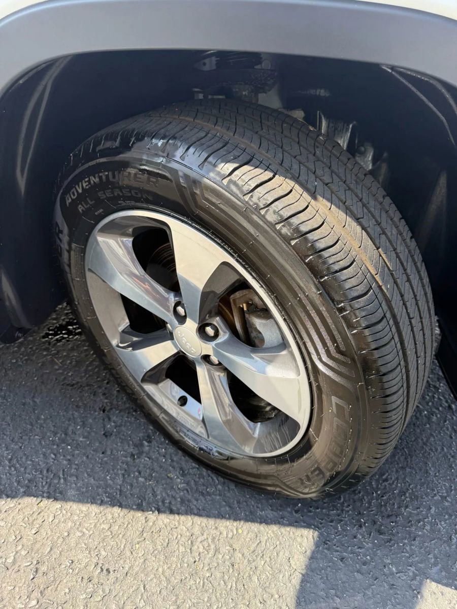 Used 2019 Jeep Cherokee Limited AWD/4WD image 45