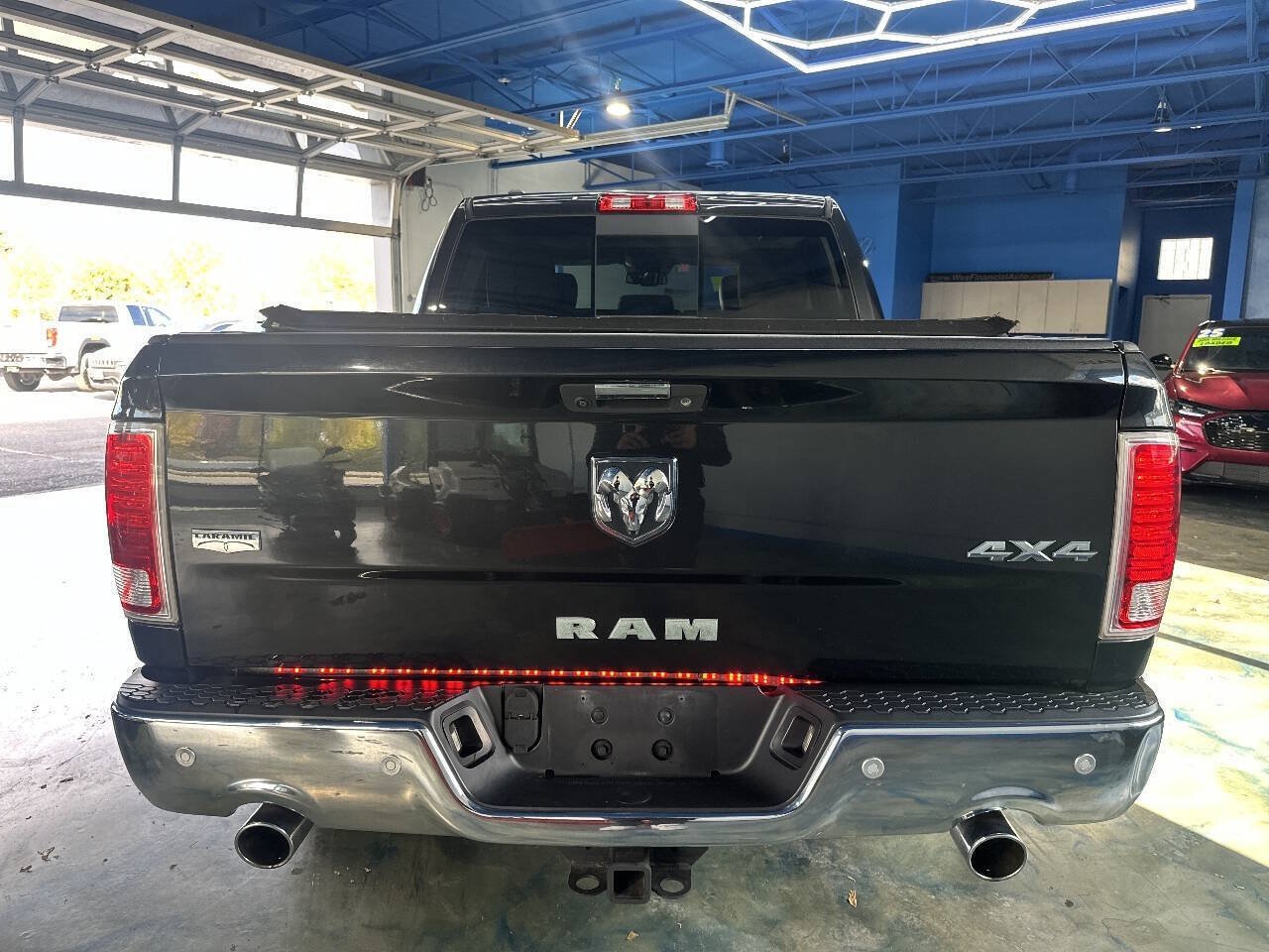 Used 2017 RAM 1500 Laramie AWD/4WD image 11