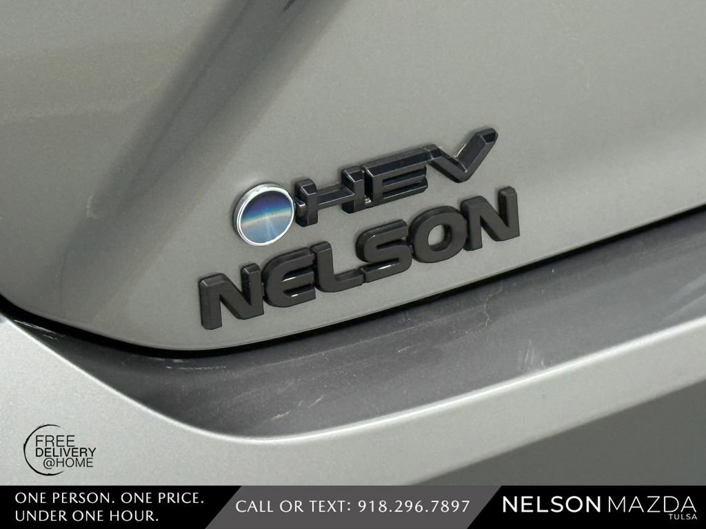 Used 2025 Toyota Camry SE w/ Convenience Package FWD image 15