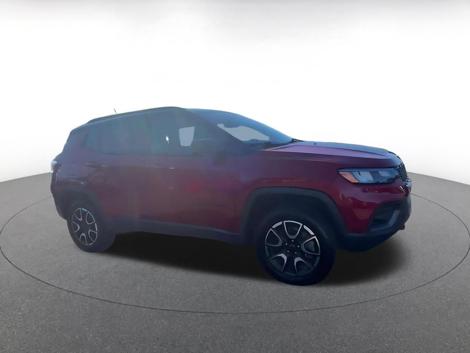 Used 2025 Jeep Compass Trailhawk AWD/4WD image 2