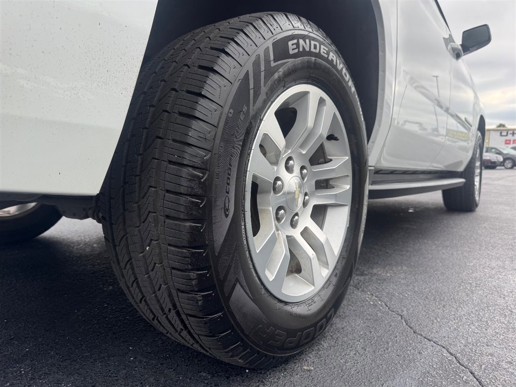 Used 2019 Chevrolet Suburban LT image 9