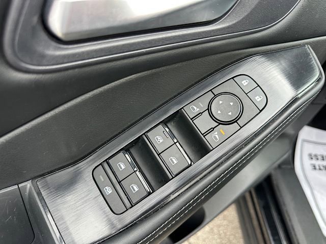 Used 2025 Nissan Rogue SV image 14