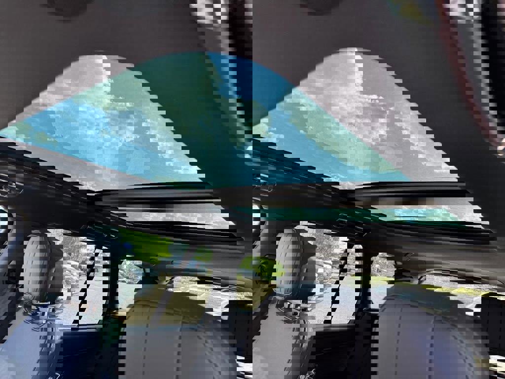 New 2025 Land Rover Range Rover SE image 4