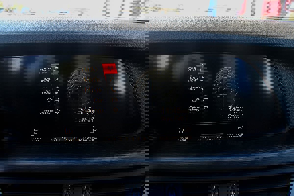 Used 2018 Alfa Romeo Stelvio AWD image 29