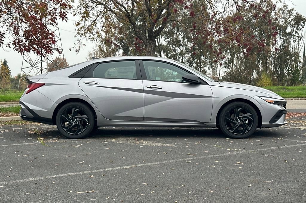 New 2026 Hyundai Elantra Hybrid FWD image 3